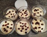 Foto del paso 6 de la receta: Postre de crema de queso y vainilla con pasas todo en frío