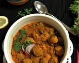 A picture of step 9 of Soya Nuggets Curry.