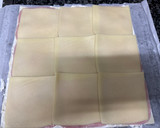 Foto del paso 2 de la receta: 627. Flor de hojaldre de jamón y queso (principal pizza)
