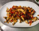 Une image de l'étape 16 de Émincé de poulet mariné au chutney, oignon et poivrons bicolores.