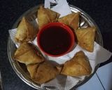 A picture of step 6 of Punjabi samosa(Aloo/potato samosa).