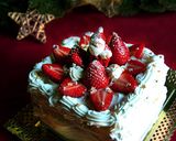 A picture of step 15 of X'mas Matcha Strawberry Cake.