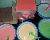 Foto langkah ke 5 dari resep Rainbow Gulung Mini.