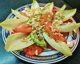 Foto del paso 10 de la receta: Ensalada de endivias, con salmón ahumado, aguacate y tomate