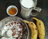 A picture of step 1 of Banana Dates Shake.