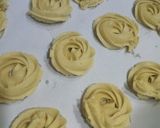 A picture of step 5 of Melting moments cookies.