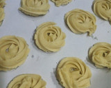 A picture of step 5 of Melting moments cookies.