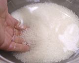 A picture of step 1 of Boiled white rice, used a pot with lid.