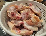 Foto del paso 2 de la receta: Alitas de pollo con guajillo y miel