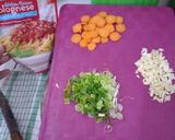 Foto langkah ke 1 dari resep Bolognese Macaroni Soup.