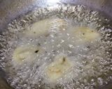 A picture of step 4 of Moong dal pakoda.