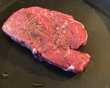 A picture of step 3 of Steak Smørrebrød (Danish open sandwich) 🇩🇰 🥩.