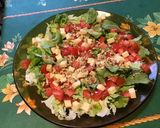 Une image de l'étape 8 de Salade de tomates au comté et noix sur lit de feuille de chêne.