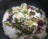 मशरूम बिर्याणी (Mushroom Biryani Recipe In Marathi) रेसिपी स्टेप 7 फोटो 
