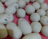 Foto langkah ke 3 dari resep Cilok kuah/bakso aci isi.