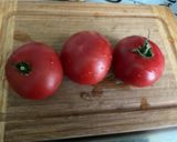 Une image de l'étape 1 de Salade de carottes et tomates aux raisins.