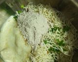 A picture of step 3 of Cheesy Maggi vegetable cake.
