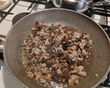 Foto del passaggio 3 della ricetta Pasta con funghi e salsiccia di norcia