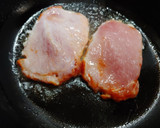 Foto del paso 1 de la receta: Llom adobat amb ceba i amb salsa vi blanc. Lomo adobado en salsa de vino blanco