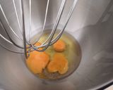 A picture of step 2 of Peach and Mascarpone Soft Cake.