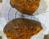 Foto del paso 2 de la receta: Camotes rellenos de picadillo en microondas