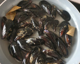 Foto del paso 1 de la receta: Mejillones a la marinera