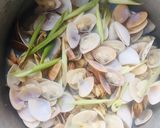 Hình bước làm 2 của món Nghêu hấp sả ớt