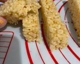 Foto langkah ke 4 dari resep Rice Krispies Treat / Cereal Bar.