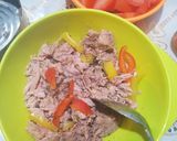 A picture of step 3 of Tuna baton sandwich.