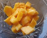 A picture of step 1 of Mango milkshake.