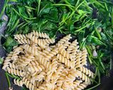 Hình bước làm 6 của món Nui Xào Bó Xôi Và Trứng 🥚🥬