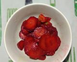 Foto langkah ke 1 dari resep *Korean fresh strawberry milk*.