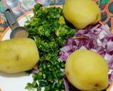 A picture of step 1 of Aloo chokha.