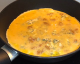 Foto del paso 4 de la receta: Tortilla francesa de queso azul con nueces