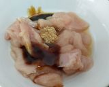 รูปขั้นตอนการทำที่ 1 ของ ผัดขิงอกไก่ สูตรใส่เหล้าจีน