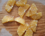 Foto del paso 1 de la receta: Ensalada de lechuga con naranja y nuez
