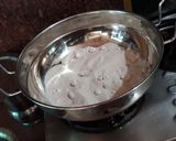 A picture of step 2 of Oreo chocolava cup cake.
