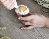 A picture of step 5 of Blueberries and vanilla frosted cup cakes.