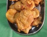 A picture of step 3 of Onion pakode.
