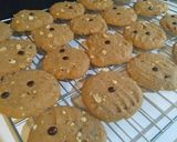 Foto langkah ke 3 dari resep Choco chip cookies with Palm sugar.