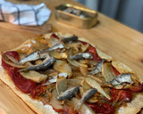 Foto del paso 4 de la receta: Coca express y de aprovechamiento - escalivada con sardinillas