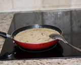 Foto del paso 7 de la receta: Pechuga de pollo (Rellena de Queso y Espinaca con crema de hongos!