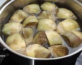 Foto del paso 1 de la receta Alcachofas con jamón y gambas