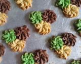 Foto langkah ke 10 dari resep Kue Semprit Dahlia Istimewa | Puguh Kristanto Kitchen.