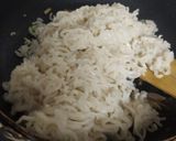 A picture of step 5 of Paneer fried maggi.