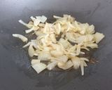 Foto del paso 3 de la receta Merluza con verduras al wok y huevo flor