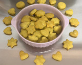 A picture of step 15 of Avocado Biscuits.