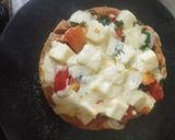 पनीर ओव्हरलोडेड चीझ पिझ्झा (paneer cheese pizza recipe in marathi) रेसिपी स्टेप 7 फोटो 