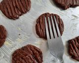 Foto langkah ke 4 dari resep Chocolate cookies/ choco chips cookies nyoklat bangett.