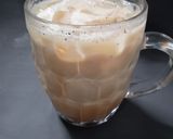 Foto langkah ke 5 dari resep Roasted Strawberry Milk Tea.